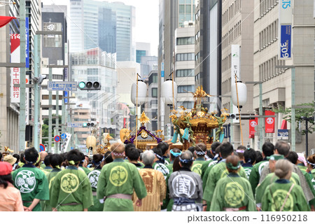 山王祭期間,日本橋中央大街擠滿了祭典愛好者 山王祭期間,日本橋中央大街擠滿了祭典愛好者 116950218
