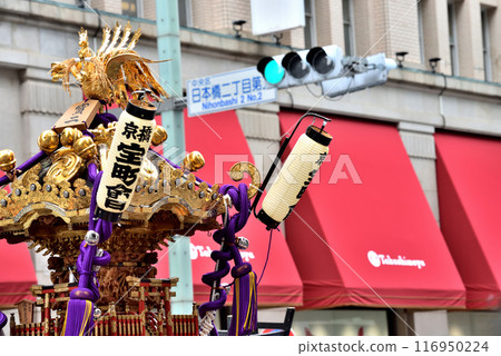 日本橋老字百貨店前的神轎 116950224