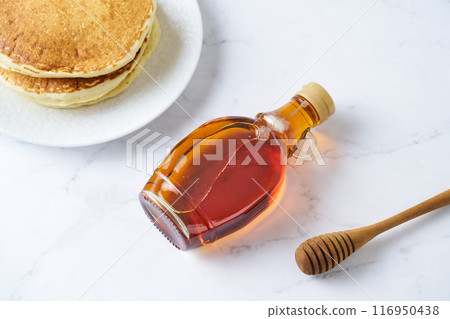 Bottled maple syrup 116950438