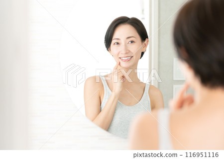 照鏡子的女性美 116951116