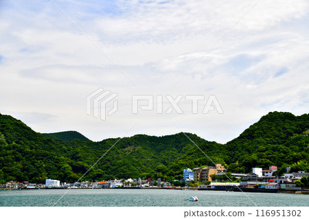 View of Mitsuhama Beach and the area around Mitsuhama Onsen (Numazu City, Shizuoka Prefecture) [2024.7] 116951302