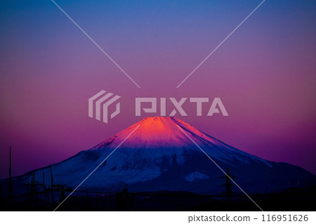 富士山在早晨的陽光下 116951626