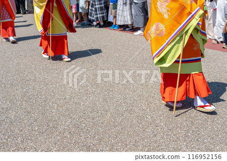 在三重縣明和町舉行的齋王節上，齋王團體和圍觀者 116952156