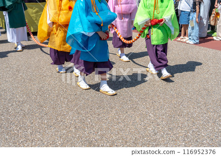 A person pulling the carriage of the Saio Festival held in Meiwa Town, Mie Prefecture 116952376