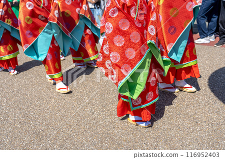 A procession of Saio women and spectators at the Saio Festival held in Meiwa Town, Mie Prefecture A procession of Saio women and spectators at the Saio Festival held in Meiwa Town, Mie Prefecture 116952403