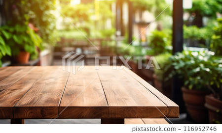 咖啡廳露台座位周圍環繞著美麗的植物 116952746