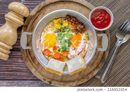 Indochina Omelette Asian street food in hot pan. 116952854