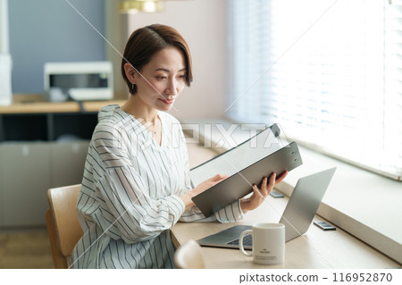 Business woman 116952870