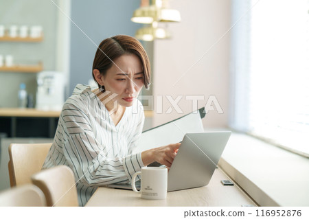 Business woman Business woman 116952876