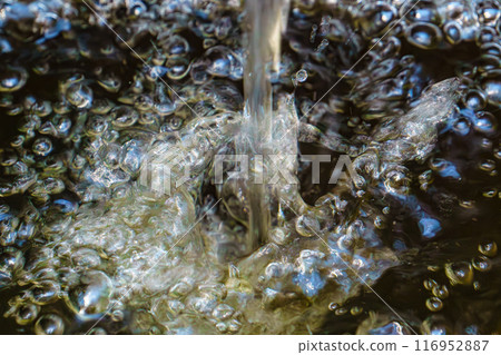 the moment the water falls 116952887