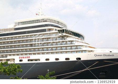 Luxury cruise ship Queen Elizabeth anchored at Beppu International Tourist Port 116952919