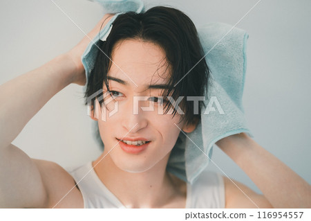 drying with towel, male, man 116954557