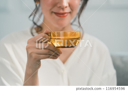 茶時間茶杯女人 116954596