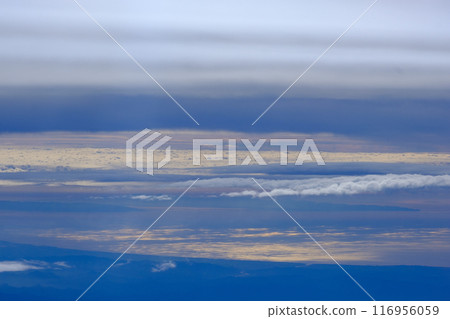 從飛機上看到的七月雲 116956059