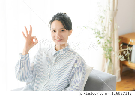 A woman in her 30s making an OK pose with her fingers A woman in her 30s making an OK pose with her fingers 116957112