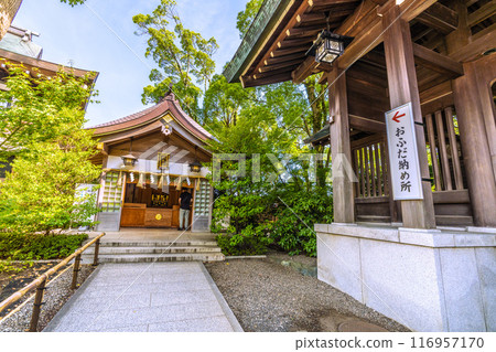 日本寒川城市景觀、相模國一宮寒川神社、Nofudaden、Ofuda Osamu。大量綠色 = 2020 年 7 月 21 日 116957170