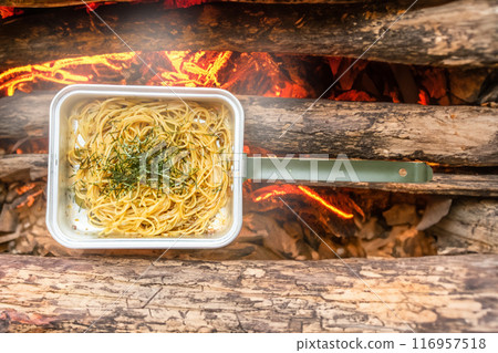 義大利麵 在戶外和露營地享用義大利麵 116957518