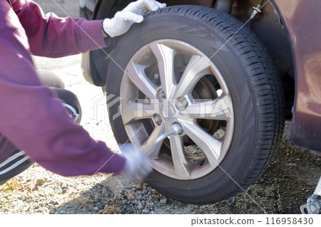 Replacing winter tires of a private car (studless tires) Replacing winter tires of a private car (studless tires) 116958430