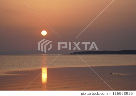 Dusk of Lake Saroma Dusk of Lake Saroma 116958936