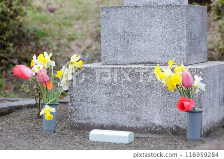 墳墓佛花上的墓碑 墳墓佛花上的墓碑 116959284