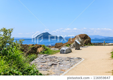 從愛知縣田原市伊良湖岬散步道眺望神島 從愛知縣田原市伊良湖岬散步道眺望神島 116959647