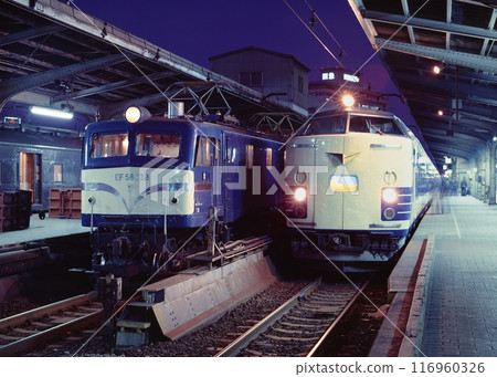 JNR列車機車特急EF58 581系列583系列大阪之夜1980年 JNR列車機車特急EF58 581系列583系列大阪之夜1980年 116960326