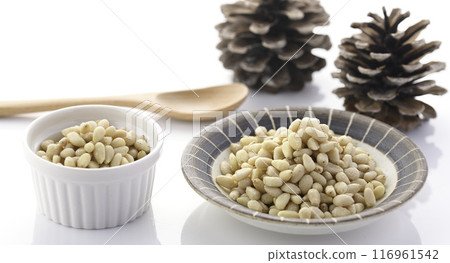 Pine nut 116961542