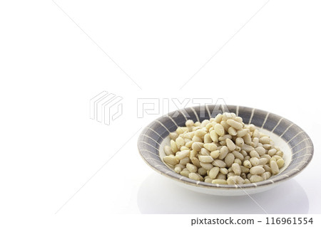 Pine nut Pine nut 116961554