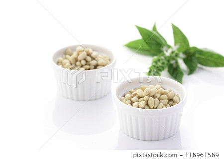 Pine nut 116961569
