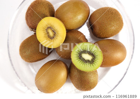 Cut kiwi fruit Cut kiwi fruit 116961889