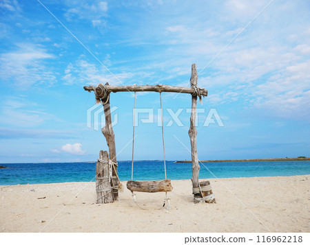 Okinawa Sansan Beach Emo Wooden Swing 116962218