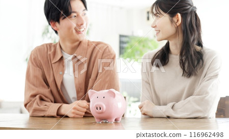 Couple talking about money 116962498