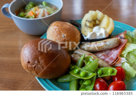 A well-balanced morning set A well-balanced morning set 116963385
