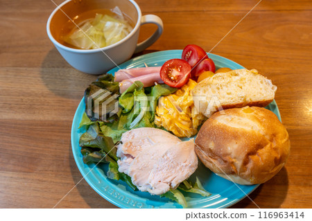 Breakfast with chicken salad 116963414