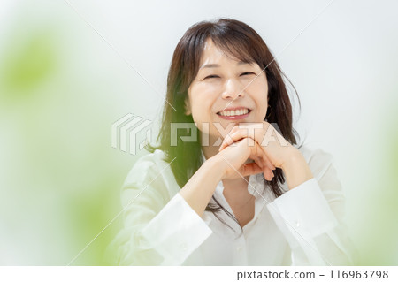 Beauty, 50s, Natural, Front blur 116963798