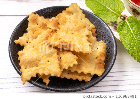Cheese cracker 116965491