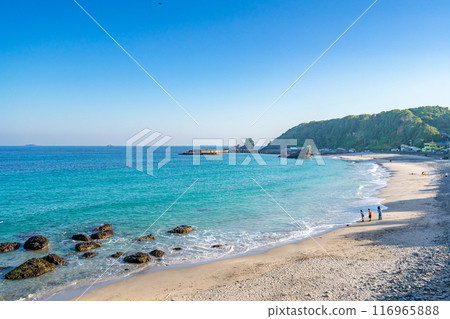 塔久海灘 深受家庭歡迎的海灘,可以享受滑沙和地理觀測的樂趣 複雜的海岸線 塔久海灘 深受家庭歡迎的海灘,可以享受滑沙和地理觀測的樂趣 複雜的海岸線 116965888