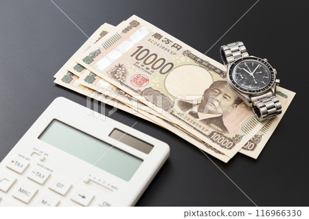 黑色背景上的手錶和金錢 黑色背景上的手錶和金錢 116966330