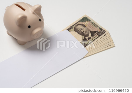 白色信封和存錢筒中的 100,000 日元新紙幣 白色信封和存錢筒中的 100,000 日元新紙幣 116966450