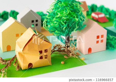 鄰居家的一棵樹越過邊界，鄰居家的一棵樹的樹枝越過邊界，一棵花園樹越過場地，管理不善的空置房屋，指定的空置房屋 116966857