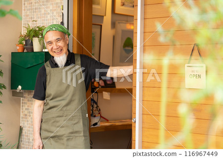 A man in his 60s is pursuing a fulfilling second career as a cafe owner after retirement A man in his 60s is pursuing a fulfilling second career as a cafe owner after retirement 116967449