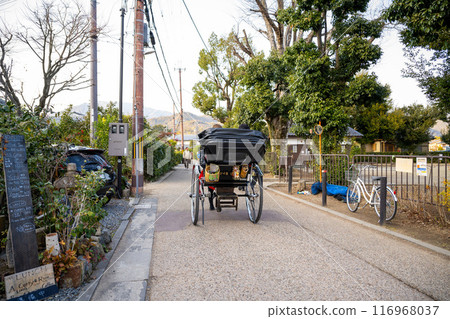 日本道路上的人力推車 116968037