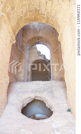 El Jem 露天劇場，樓梯區的洞 [突尼斯] 116968331