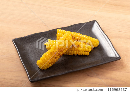 烤玉米佐奶油和醬油 烤玉米佐奶油和醬油 116968387