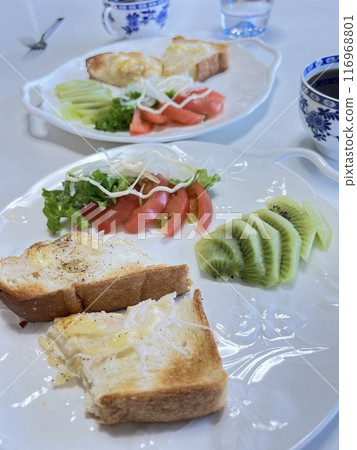 One plate breakfast 116968801