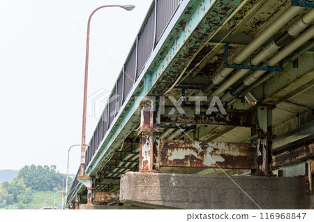 破舊的橋樑 破舊的橋樑 116968847
