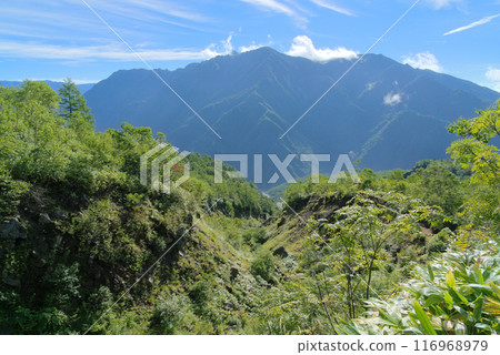 從下堀澤台愛附近眺望霞澤山 從下堀澤台愛附近眺望霞澤山 116968979