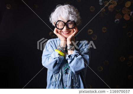 Senior women in their 60s and 70s who enjoy fashion and freedom of self-expression Senior women in their 60s and 70s who enjoy fashion and freedom of self-expression 116970037