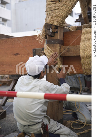 Gion Festival: Erecting the Hoko floats - 13 people join forces Gion Festival: Erecting the Hoko floats - 13 people join forces 116970281