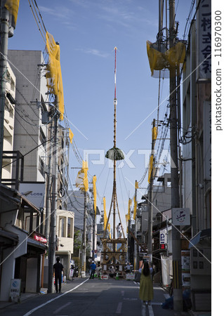 Gion Festival: The construction of the Hoko floats (Shimachi-dori, above Shijo) 3 Gion Festival: The construction of the Hoko floats (Shimachi-dori, above Shijo) 3 116970300